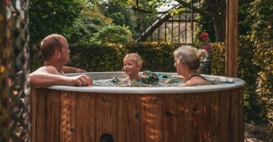 Grote elektrische hottub gezin