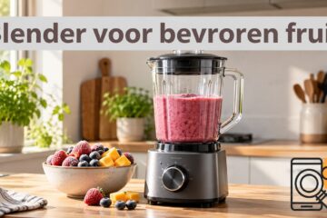 Illustratieve blender naast een schaaltje bevroren fruit.