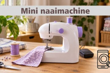 Illustratieve mini-naaimachine met voetpedaal en een lap stof.
